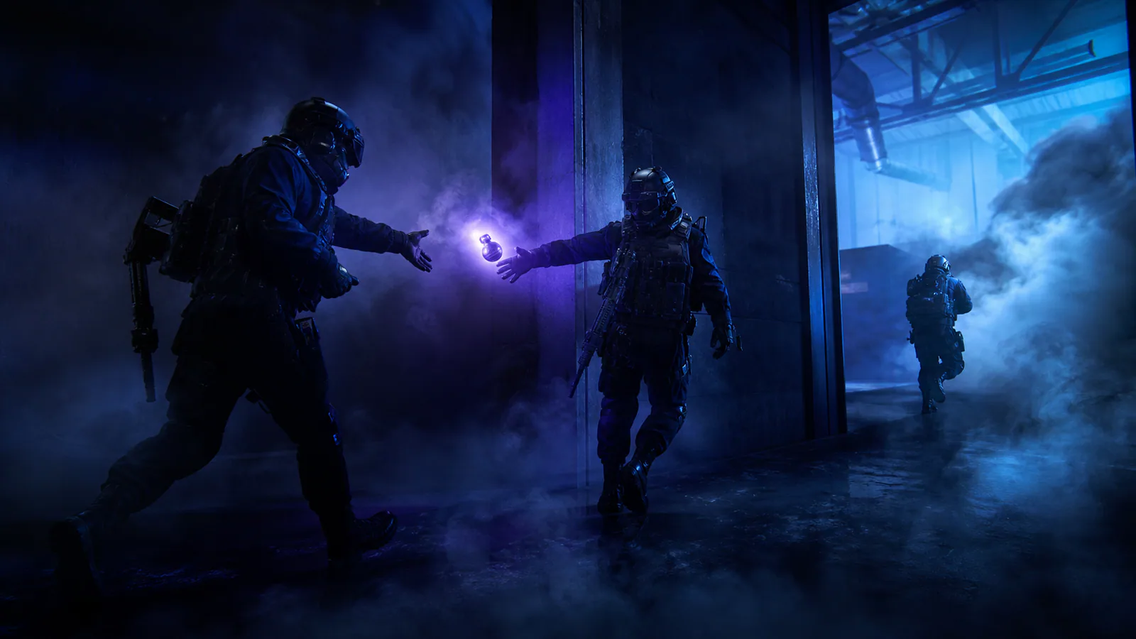 CS2 teammates transferring utility during a smoky site rotation