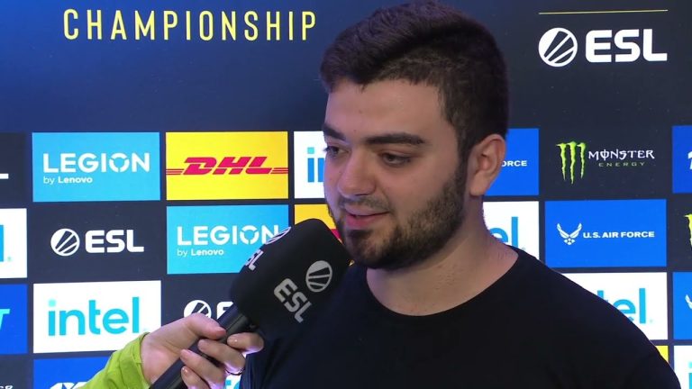 Outsiders players with the IEM Rio Major 2022 trophy